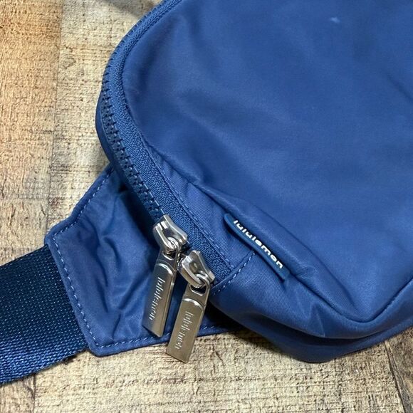 Everywhere Belt Bag Large 2L Lululemon pitch blue - Picture 7 of 15